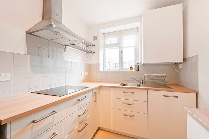 3 Bedroom Flat To Rent In Stockwell Gardens Estate, Stockwell, London, SW9