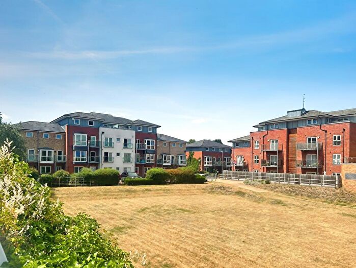 2 Bedroom Flat For Sale In Trent Place, Warwick, CV34