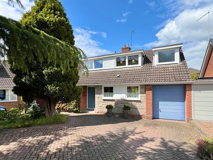 3 Bedroom Link Detached House For Sale In Broughton Road, Stourbridge, DY9