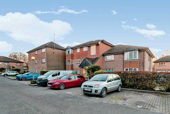 1 Bedroom Flat To Rent In York Place, York Road, Camberley, Surrey, GU15