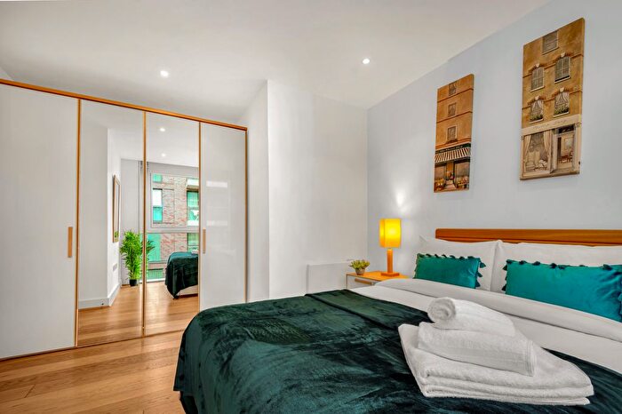 1 Bedroom Flat To Rent In Times Square, London, E1