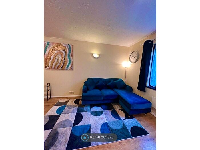 1 Bedroom Flat To Rent In Capstan Close, Romford, RM6