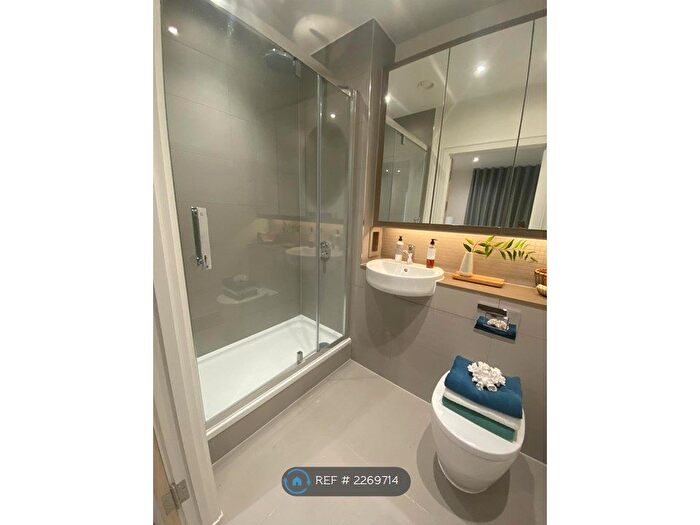 2 Bedroom Flat To Rent In Lotus House, London, E14