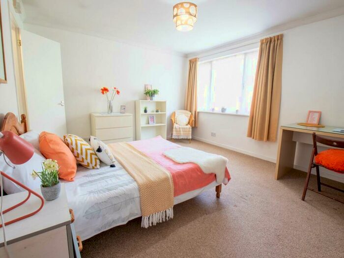 6 Bedroom House To Rent In Sidney Road, Gillingham, Kent, ME7