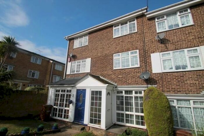 4 Bedroom Town House To Rent In Lonsdale Drive, Gillingham, Kent, ME8