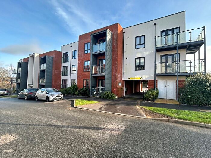 2 Bedroom Flat For Sale In Brooklands Road, Bexhill-On-Sea, TN39