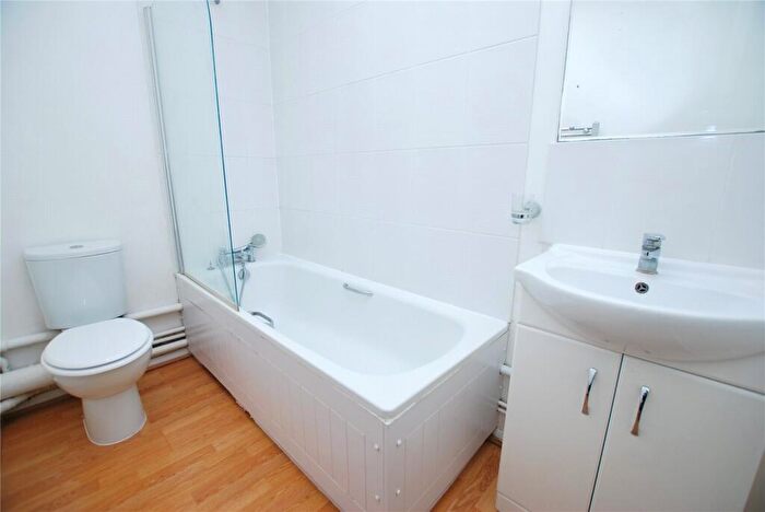 1 Bedroom Penthouse To Rent In Dairymans Walk, Guildford, Surrey, GU4
