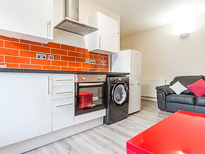 1 Bedroom Apartment To Rent In Apt, Queen Square #, LS2