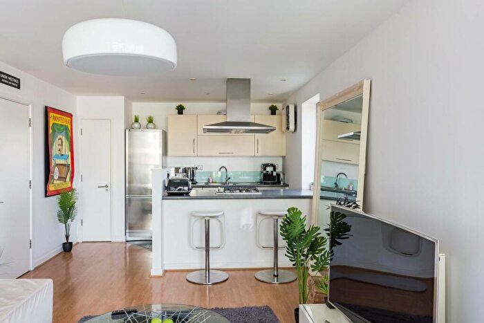 2 Bedroom Flat To Rent In Abbotts Wharf, Poplar, London, E14
