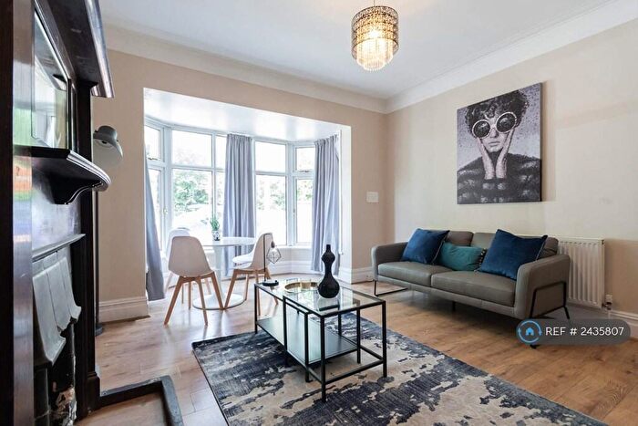 2 Bedroom Flat To Rent In Church Wood Avenue, Leeds, LS16