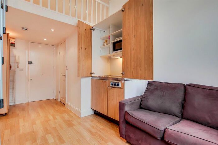 Studio To Rent In Gunterstone Road, West Kensington, W14