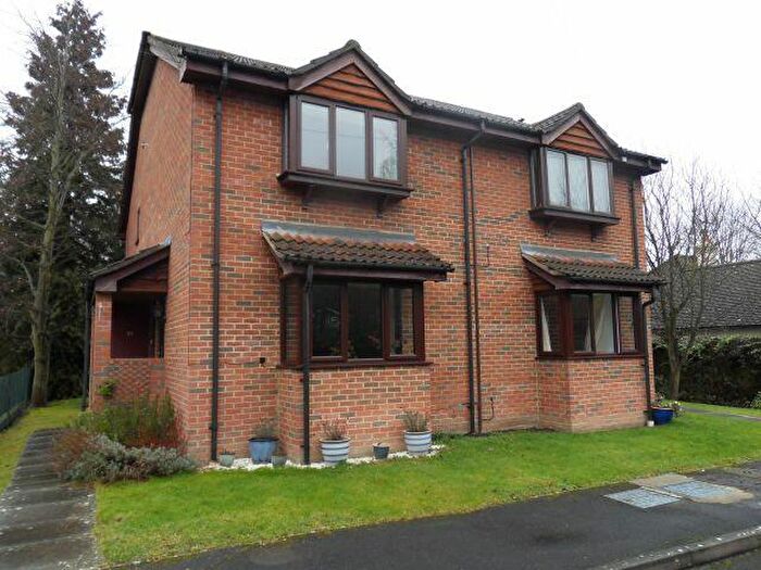 1 Bedroom Flat To Rent In St. Michaels, Fleet, GU51
