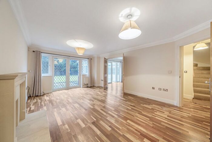 5 Bedroom Detached House To Rent In Ridgemead Close, Southgate, London, N14