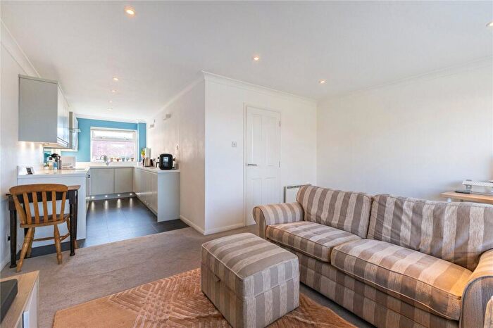 2 Bedroom Flat To Rent In Princes Road, Weybridge, Surrey, KT13