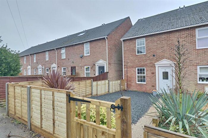 3 Bedroom End Of Terrace House To Rent In Howerts Close, Warsash, Southampton, SO31