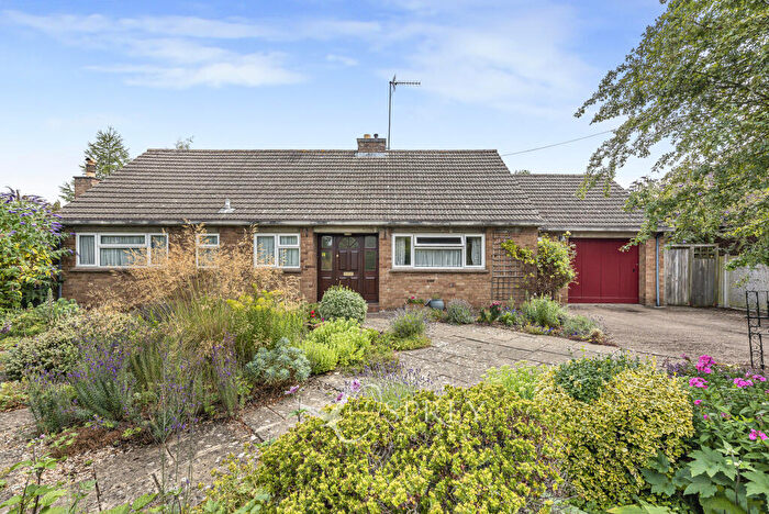 3 Bedroom Bungalow For Sale In Glapthorn Road, Oundle, PE8