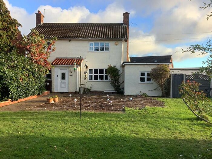 4 Bedroom Detached House For Sale In Beccles Road, Bradwell, NR31