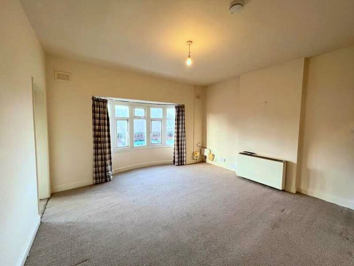 2 Bedroom Flat To Rent In The Parade, , Oadby, LE2