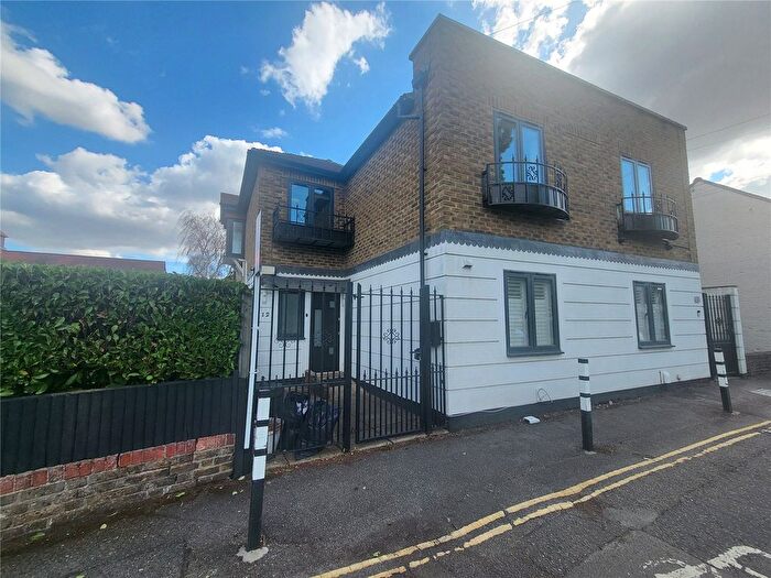 Semi-Detached House To Rent In Long Lane, Ickenham, Uxbridge, UB10