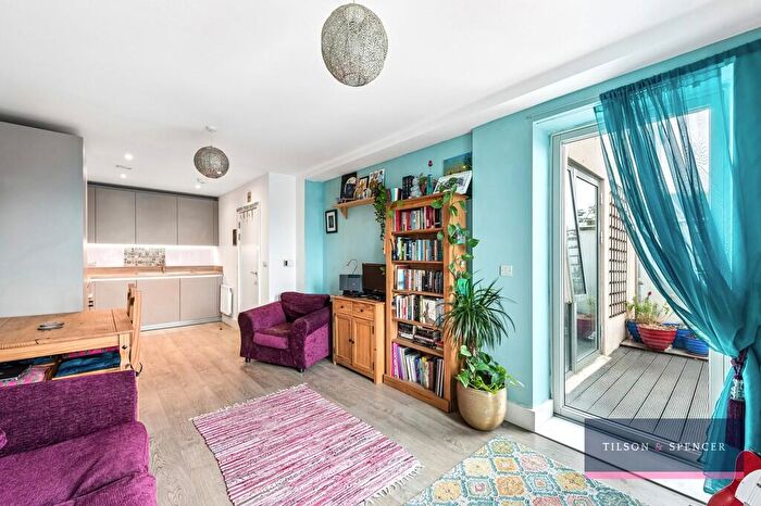1 Bedroom Apartment For Sale In Scotland Green, London, N17