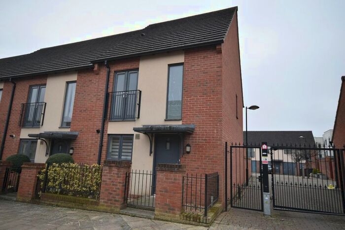 3 Bedroom End Of Terrace House To Rent In Gifford Lane, Upton, Northampton NN5