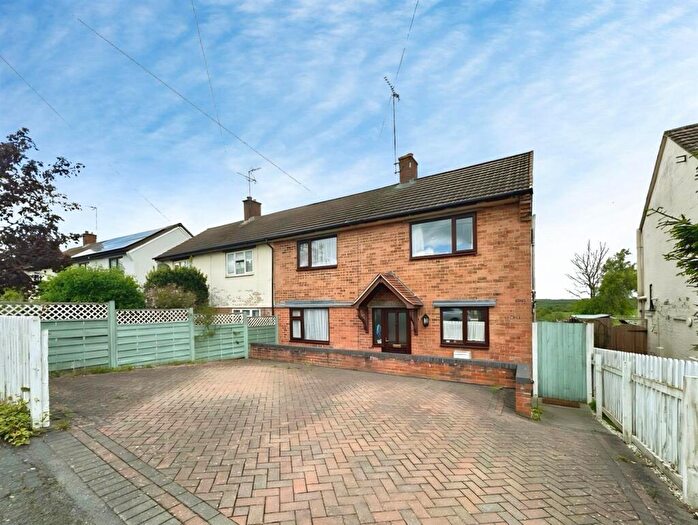 3 Bedroom Semi-Detached House For Sale In Salisbury Drive, Midway, Swadlincote, DE11
