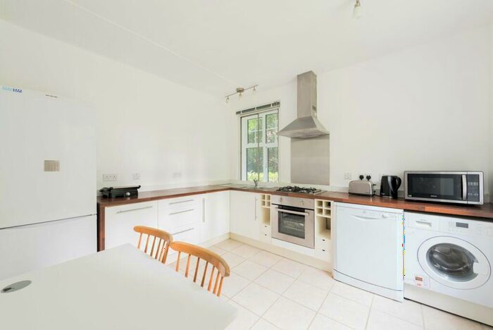 1 Bedroom Apartment For Sale In Holmefield Court, Belsize Grove, London, NW3