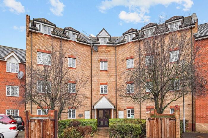 2 Bedroom Flat For Sale In Ridley Close, Barking, IG11
