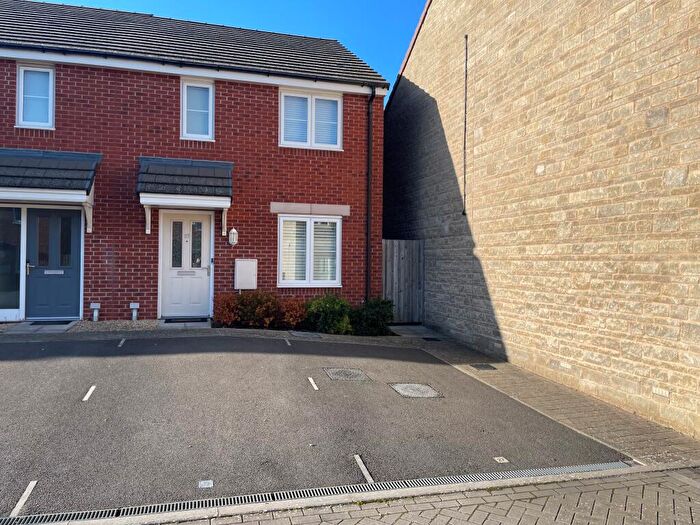 2 Bedroom Semi-Detached House For Sale In Newmans View, Ridgeway Farm, Purton, SN5