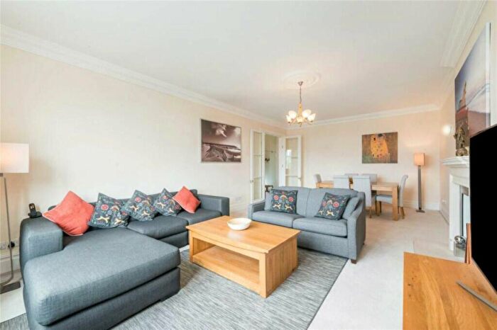 3 Bedroom Flat To Rent In Belsize Park Gardens, London, NW3