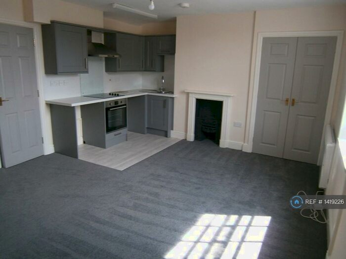1 Bedroom Flat To Rent In George Street, Warminster, BA12