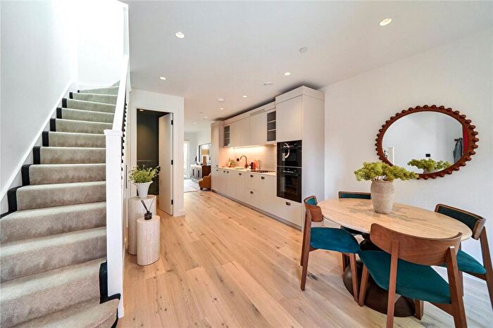 2 Bedroom House For Sale In Oak Mews, Fortis Green, London, N2