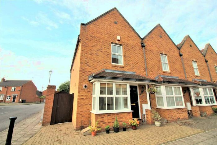 2 Bedroom End Of Terrace House To Rent In Kingsgate, Aylesbury, HP19