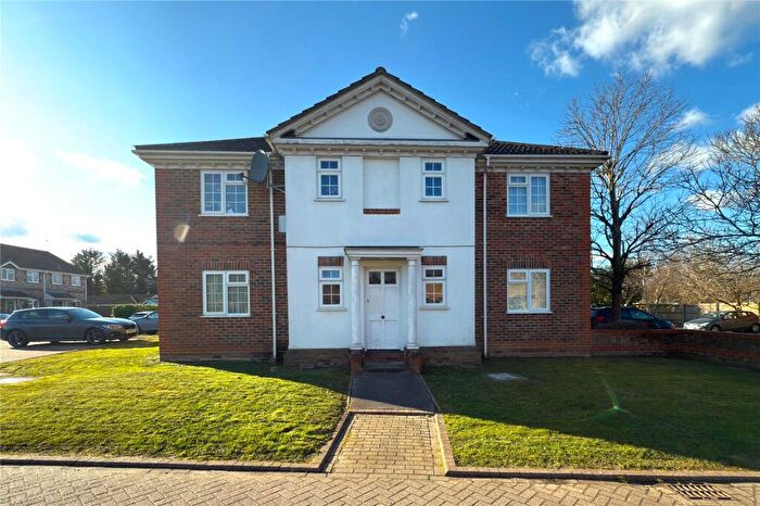 1 Bedroom Flat For Sale In Kingfisher Walk, Ash, Surrey, GU12