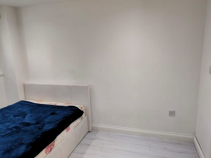 Studio To Rent In Bedevere Road, Edmonton, N9