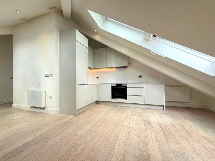 1 Bedroom Flat To Rent In Library House, New Road, Brentwood, CM14
