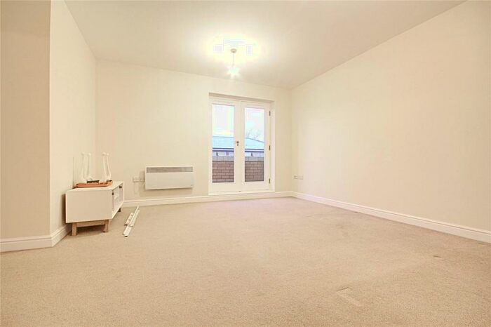 2 Bedroom Flat To Rent In Melling Drive, Enfield, EN1