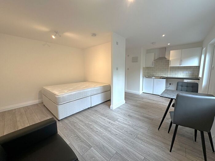 Studio To Rent In Cotswold Gardens, London, NW2