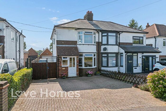 3 Bedroom Semi-Detached House For Sale In Sharpenhoe Road, Streatley, LU3