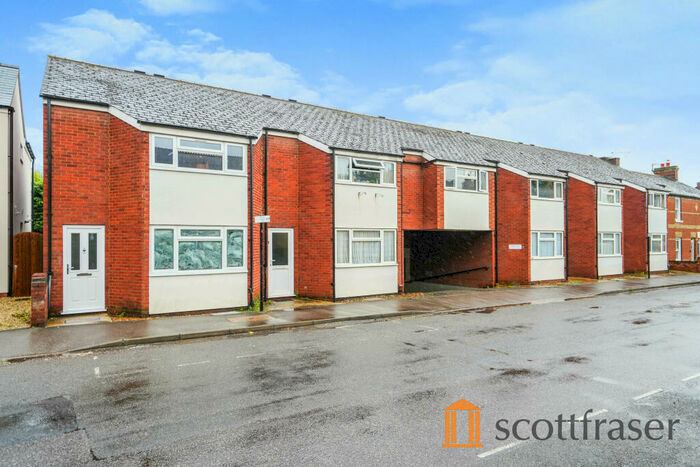 2 Bedroom Flat To Rent In Lime Walk, Headington, OX3