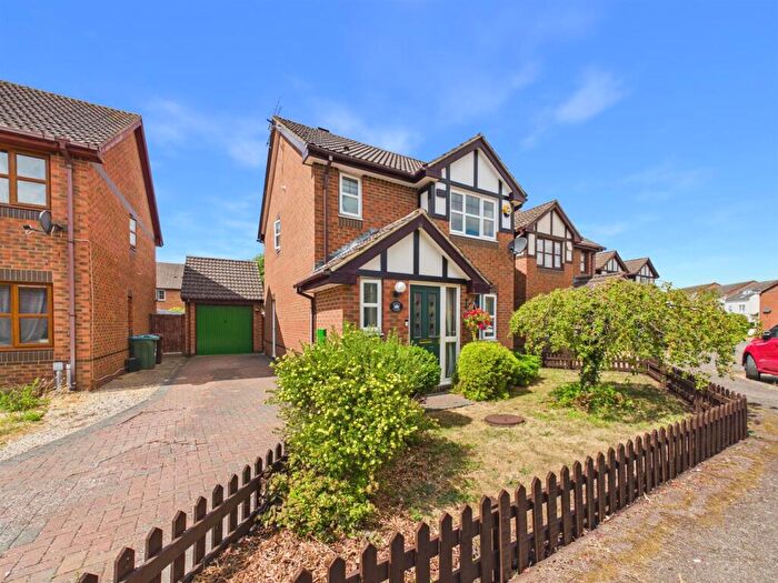 3 Bedroom Detached House For Sale In Curlew, Watermead, Aylesbury, HP19