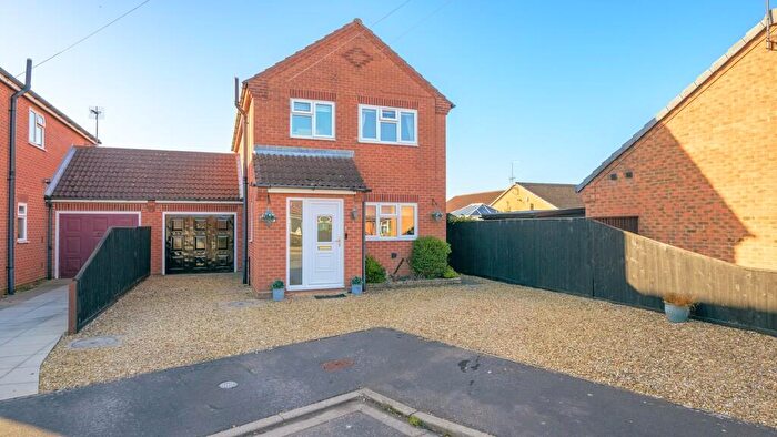 3 Bedroom Link Detached House For Sale In Spruce Close, Holbeach, PE12