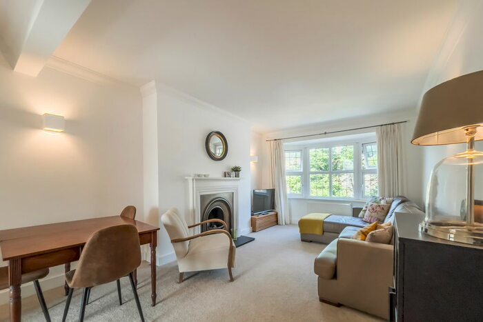 1 Bedroom Flat To Rent In High Street, Esher, Surrey, KT10