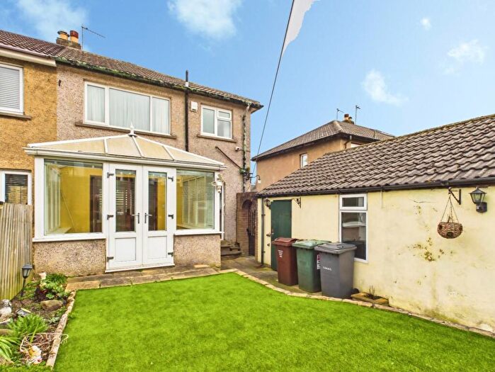 3 Bedroom Semi-Detached House To Rent In Warren Lane, Bingley, BD16