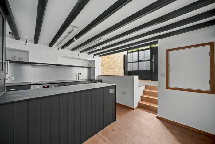 1 Bedroom Mews To Rent In Printers Mews, Teddington, TW11