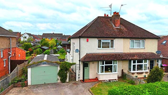 3 Bedroom Semi-Detached House For Sale In Loddon Bridge Road, Woodley, RG5