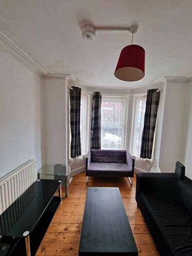 4 Bedroom Semi Detached House To Rent In Newcombe Road, Southampton, SO15