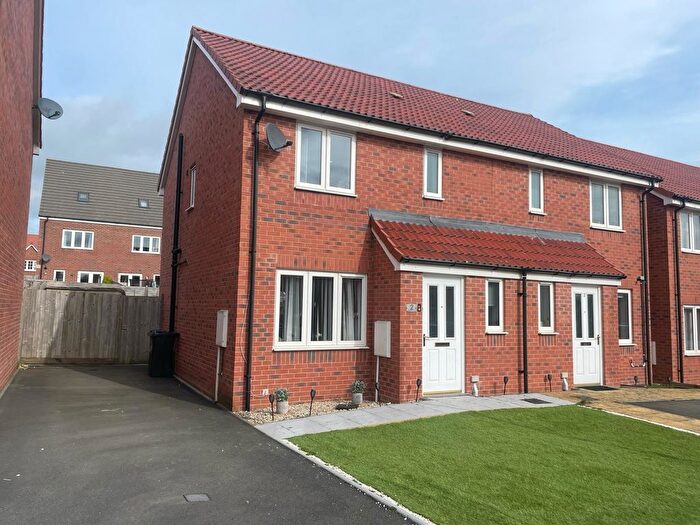 3 Bedroom Semi-Detached House To Rent In Bolehyde Close, Swindon, SN3