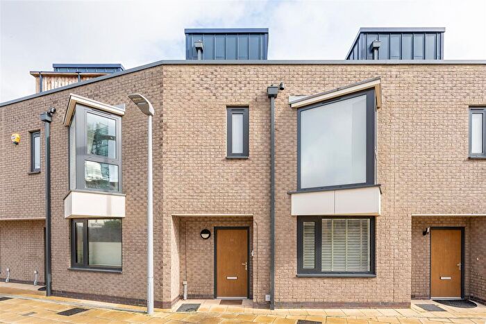 2 Bedroom Property For Sale In Parade Gardens, Chingford, E4