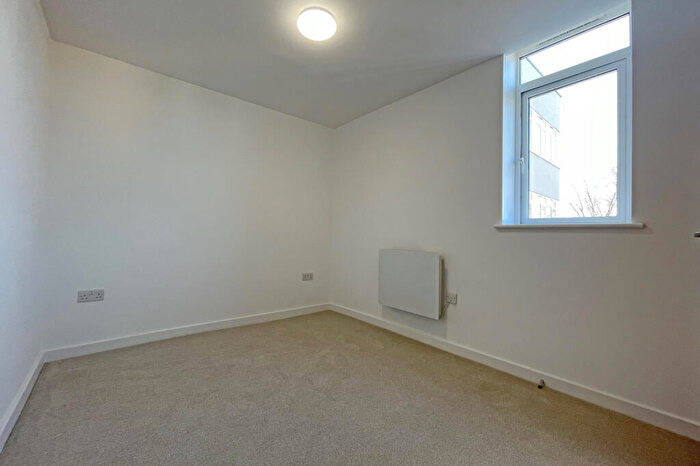 1 Bedroom Flat For Sale In East Street, Epsom, KT17